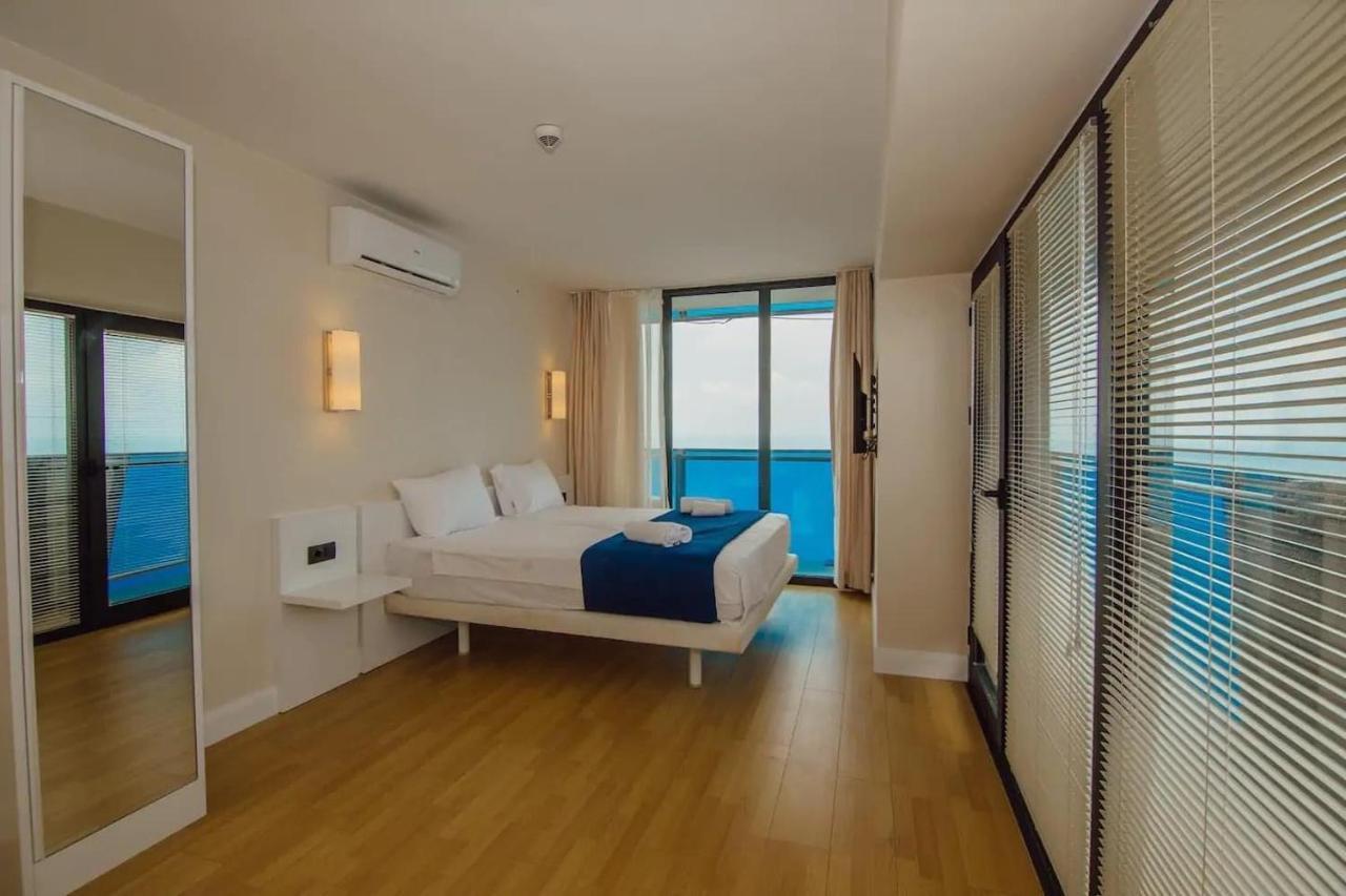 Orbi City Sea View Hotel Batumi Bagian luar foto